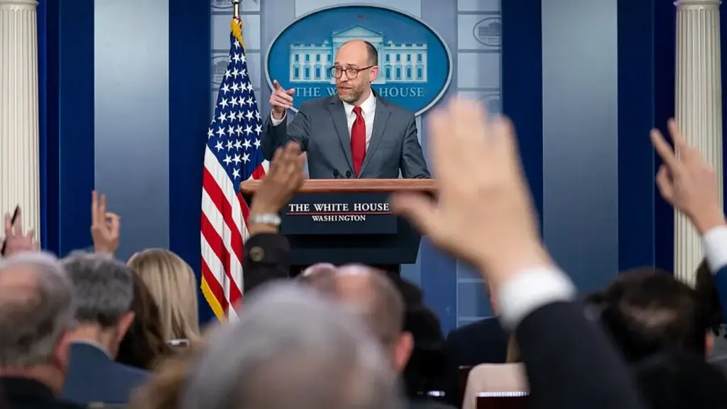 Federal Judge Orders White House to Restore Access for Three News Organizations